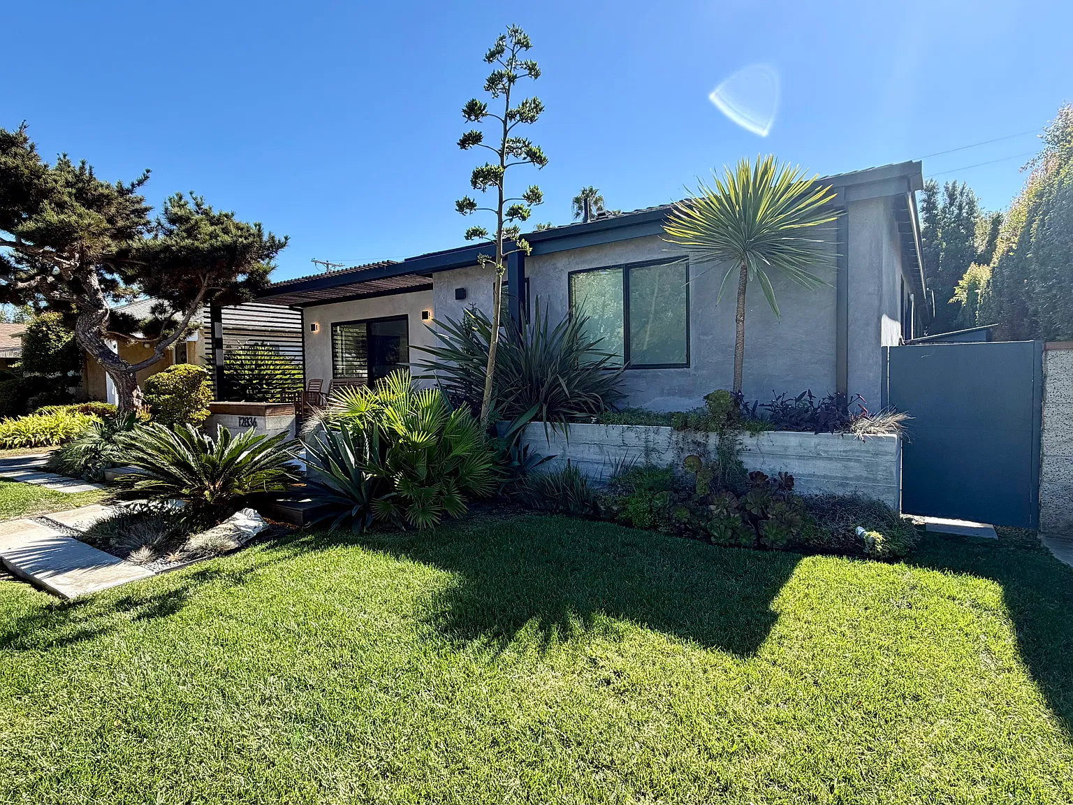 3 bed, 2.5 bath, 1500 sqft, $10,600 — Photo 2