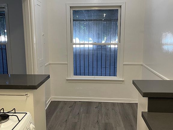 4th image of 319 W Wilson Ave #104