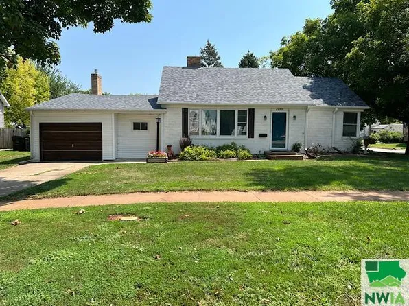 1223 11th St, Onawa, IA 51040