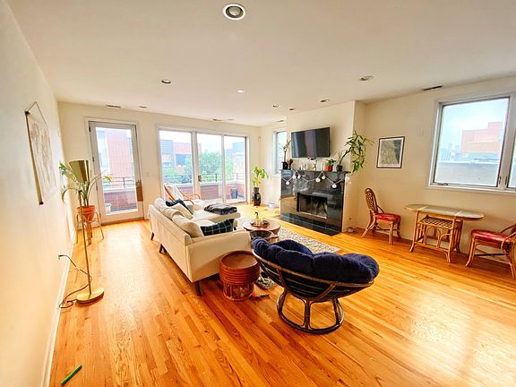 5th image of 1830 N Milwaukee Ave APT 401