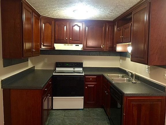 5th image of 1820 Higby Dr #B