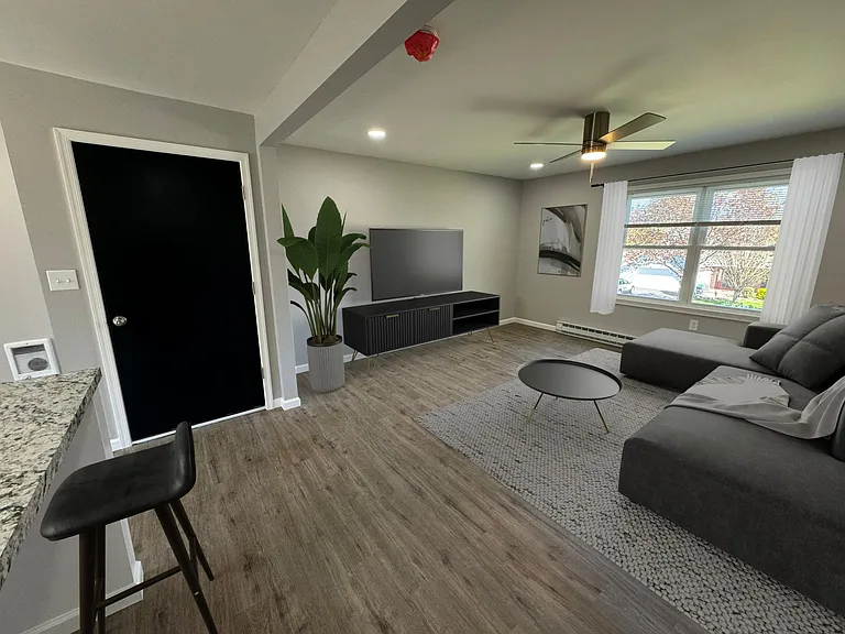 21 Clarks Ln #C — Photo 2