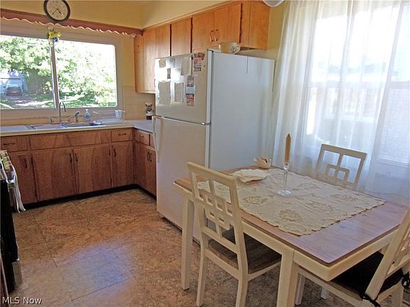 5th image of 720 Orchard Ave