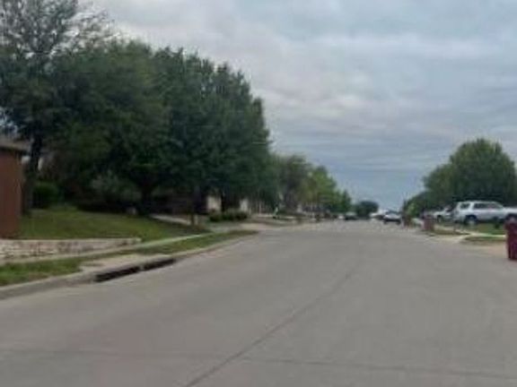 Exterior Neighborhood (street photo)