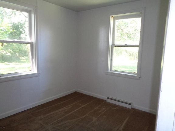 4th image of 1477 Whitney Ave
