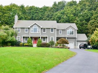 8 Diamond Ct, Newburgh, NY 12550
