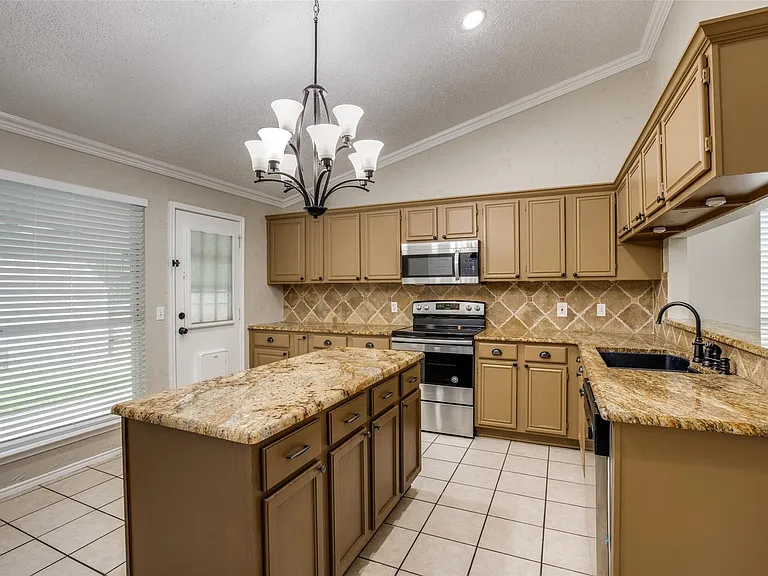 4528 Fargo Dr — Photo 8