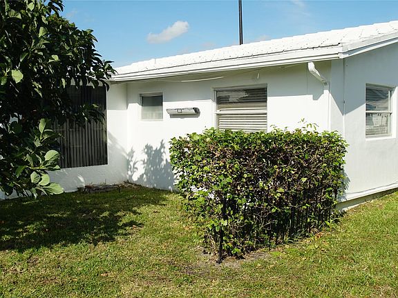 4th image of 140 NW 28th Court