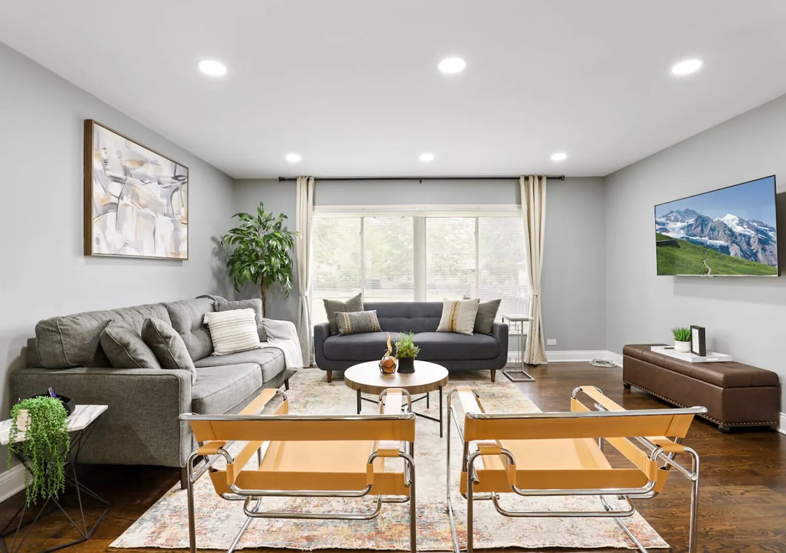 Modern Oasis King|Close to Hwy| Shopping 25 min Chicago — Photo 1