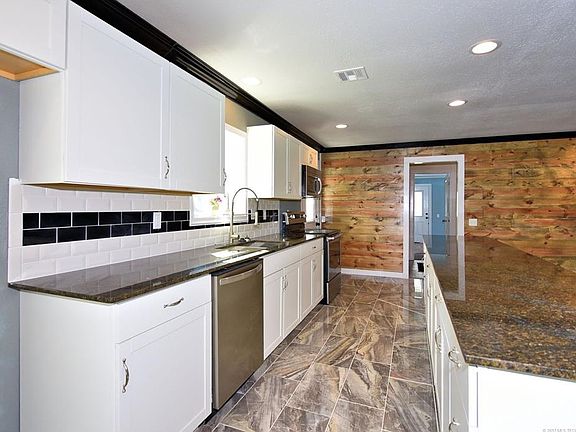 5th image of 8562 Alamo St