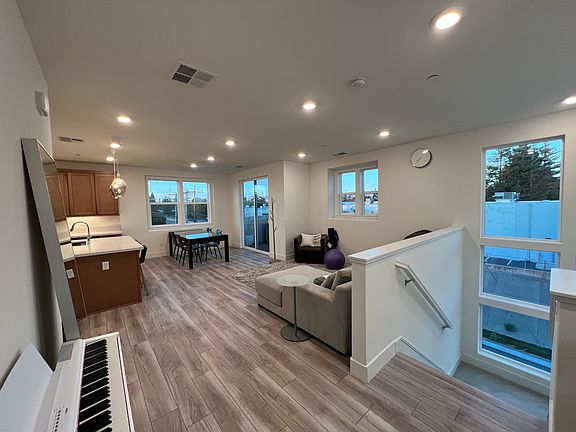 2nd image of 2917 Noyce Pl