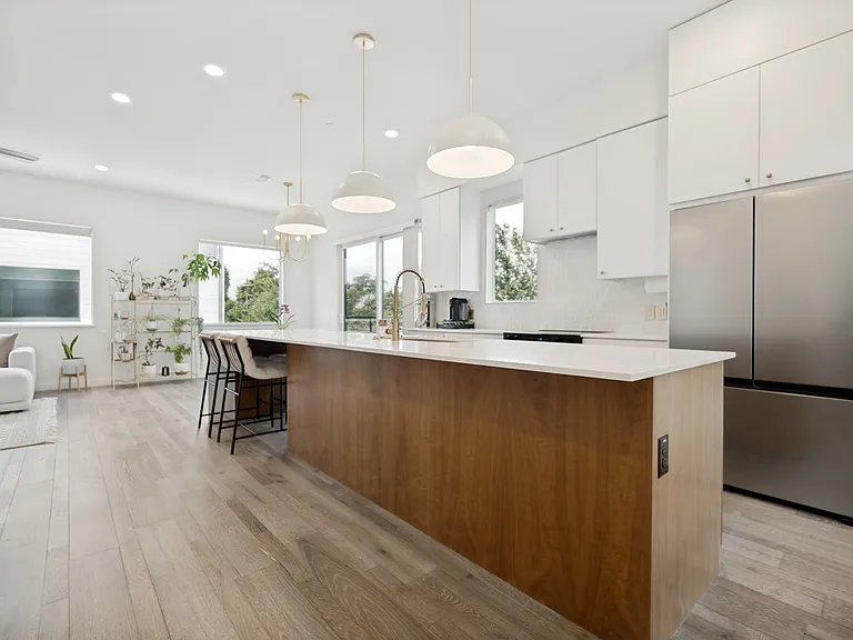 5018 Bryan St #201 — Photo 1