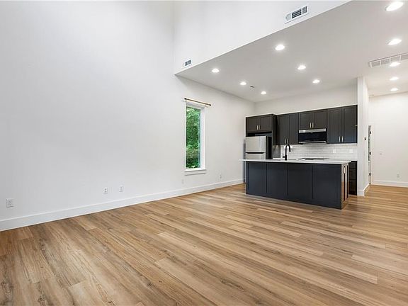 2nd image of 8 Bigbury Ln