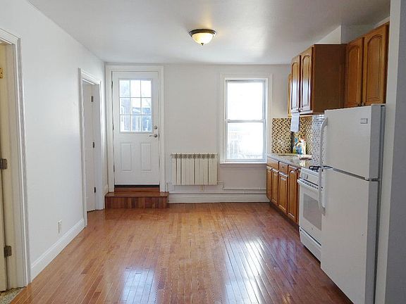 4th image of 615 Manhattan Ave #2