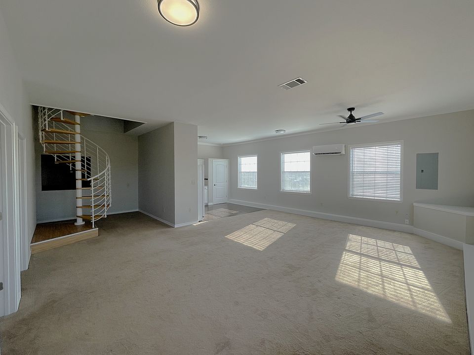 Livingroom into Kitchen