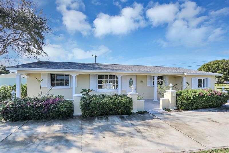 1st image of 975 Lighthouse Dr