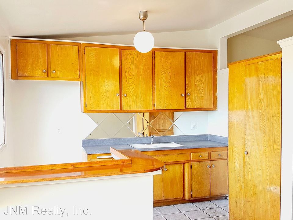 1st image of 6027 Cahuenga Blvd APT 8