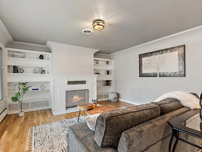 92 N Yale St — Photo 2