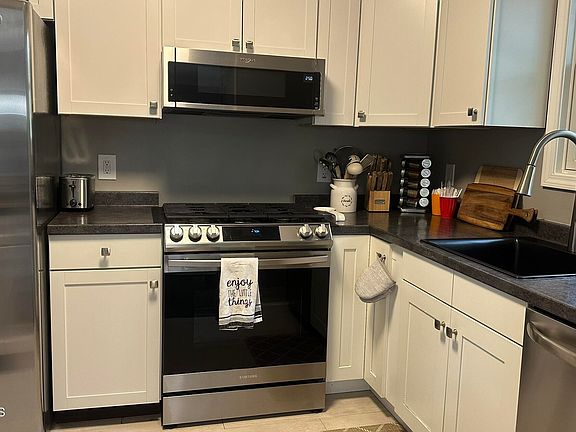 4th image of 41 Atlantis Ave #B