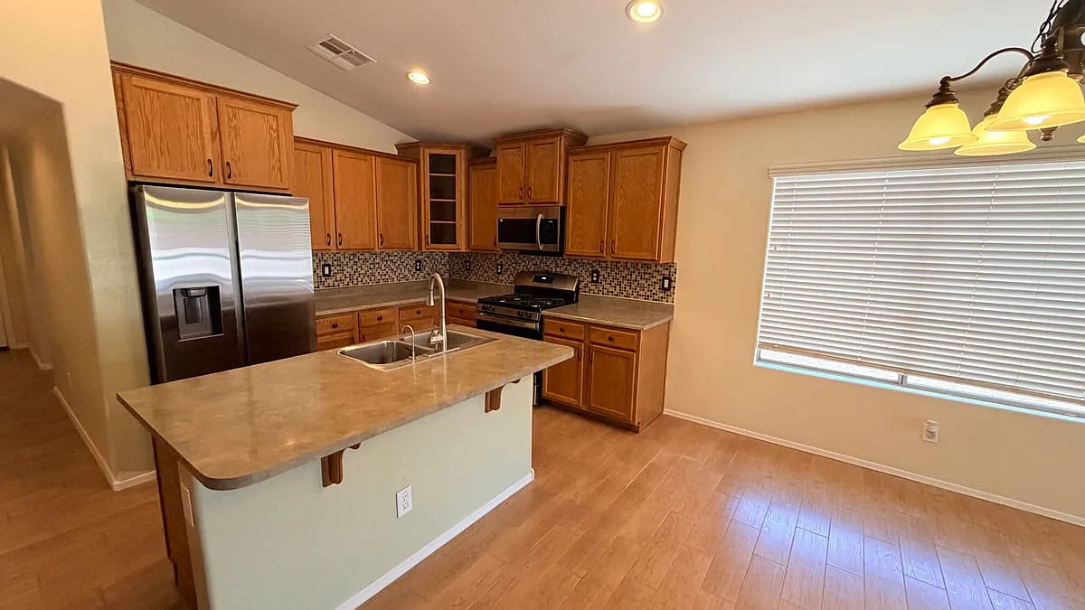 19546 North Krupps Court — Photo 2