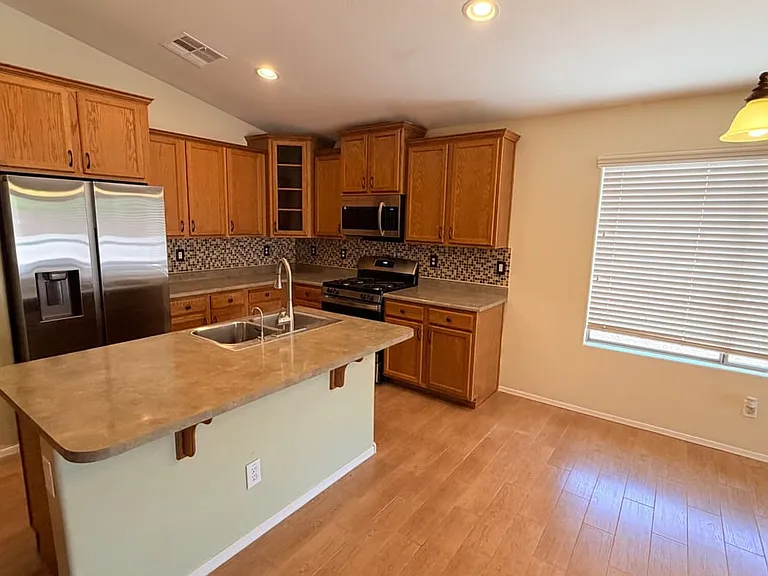 19546 N Krupps Ct — Photo 3