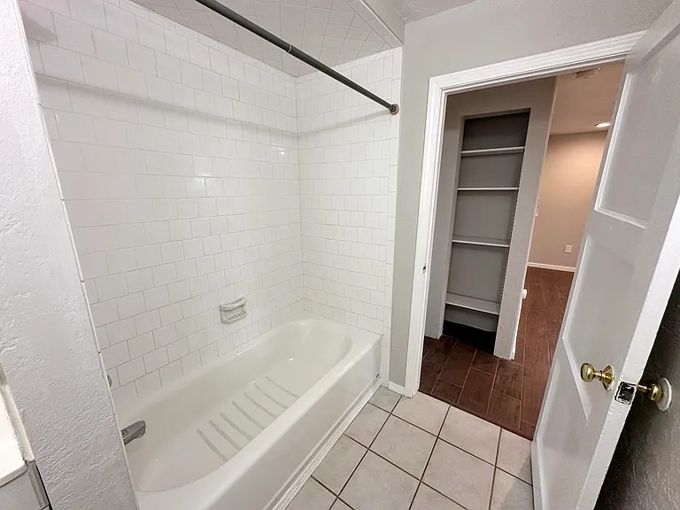 907 Stover Ave SW #B — Photo 7
