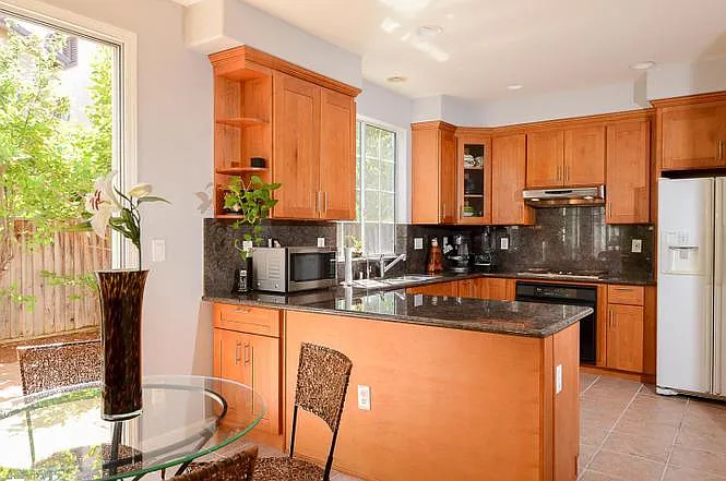4 bed, 2.5 bath, 1949 sqft, $5,749 — Photo 4