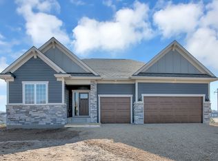 9677 James Cir N, Lake Elmo, MN 55042