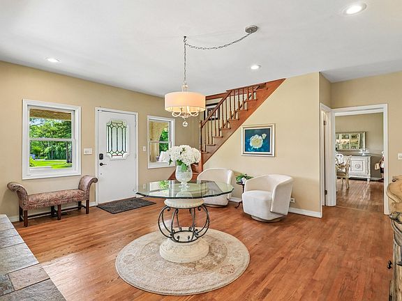 3rd image of 62 Dundee Ln