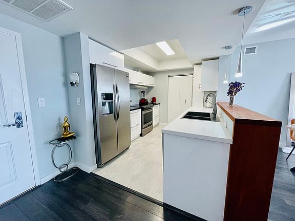 3rd image of 19501 W Country Club Dr APT 1612