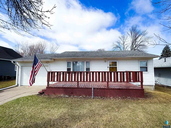 321 N Olive Ave, Madison, SD 57042