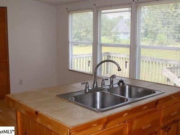 4th image of 133 Hillcrest Dr