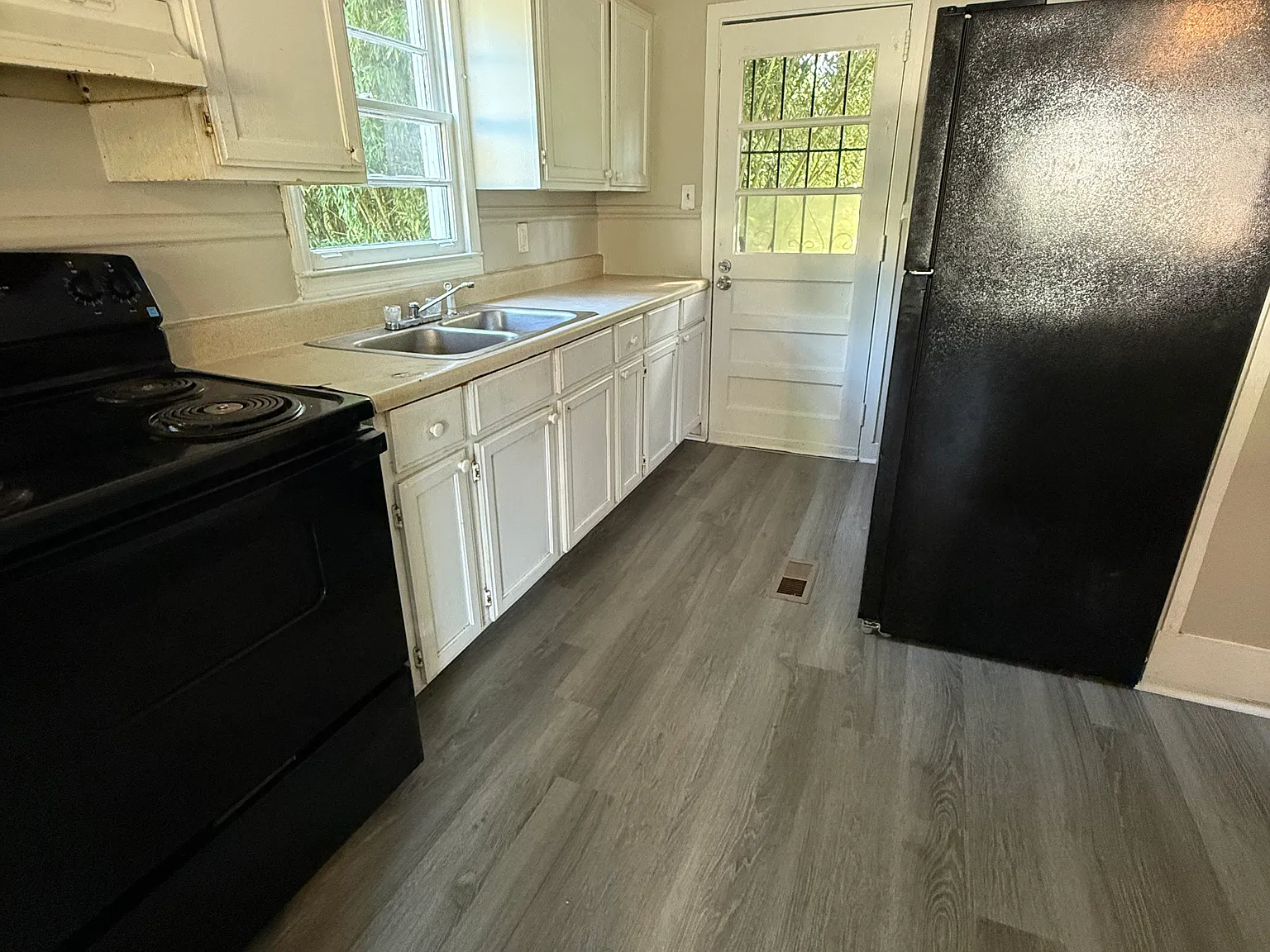 3 bed, 962 sqft, $900 — Photo 2