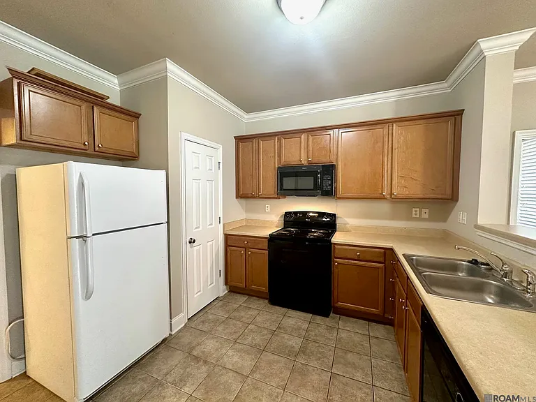 900 Dean Lee Dr #206 — Photo 5
