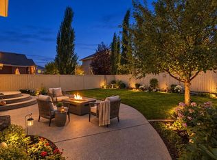 85 NE Royal Oak Cres NW, Calgary, AB T3G 4Y6