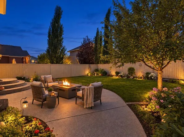 85 NE Royal Oak Cres NW, Calgary, AB T3G 4Y6
