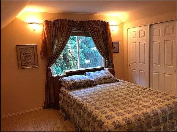 919 35th St, Anacortes, WA 98221