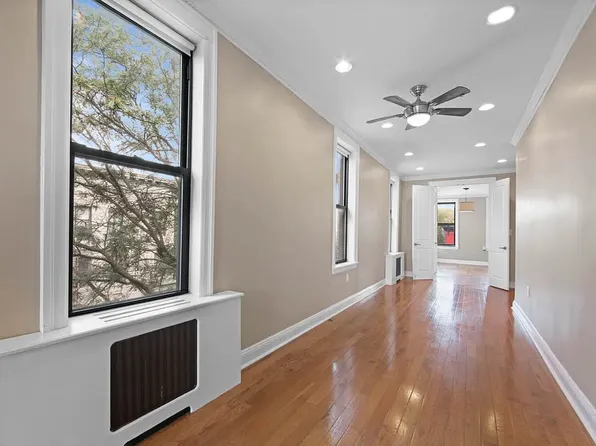 576 Seneca Avenue image 5 of 8