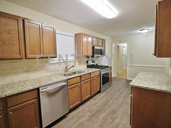 4th image of 2343 Highwood Dr