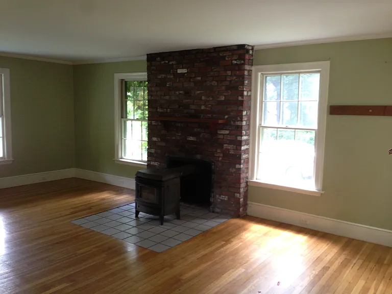12 Bicentennial Dr — Photo 2