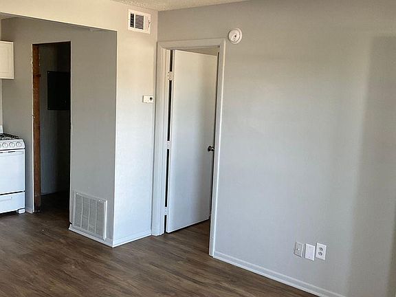 3rd image of 806 E 14th St #7