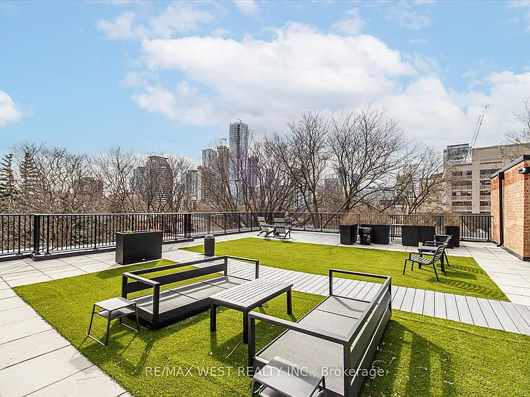 225 Davenport Rd #503 — Photo 27