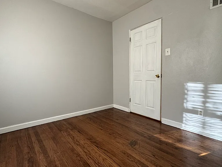 7814 Wayne Ave — Photo 4