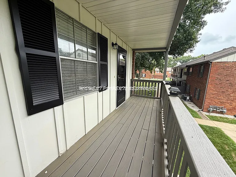 989 NW Colbern Rd #5B — Photo 5