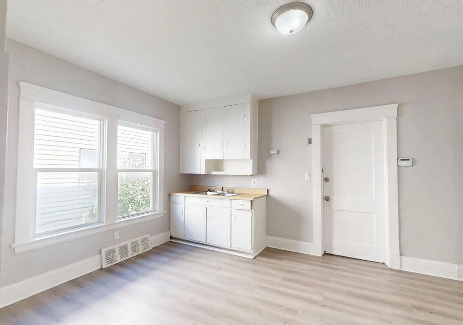 877-879 Rudyard Rd, Cleveland, OH 44110 — Photo 2