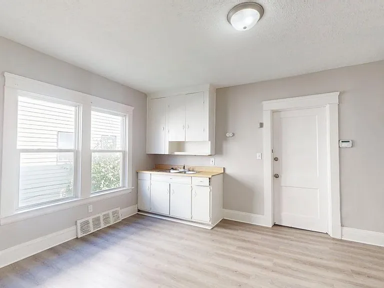 877 Rudyard Rd — Photo 9