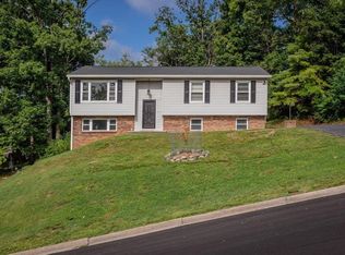 585 Hilltop Dr, Staunton, VA 24401