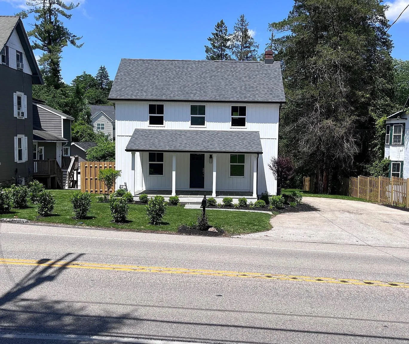 3 bed, 2.5 bath, 2200 sqft, $5,000 — Photo 2