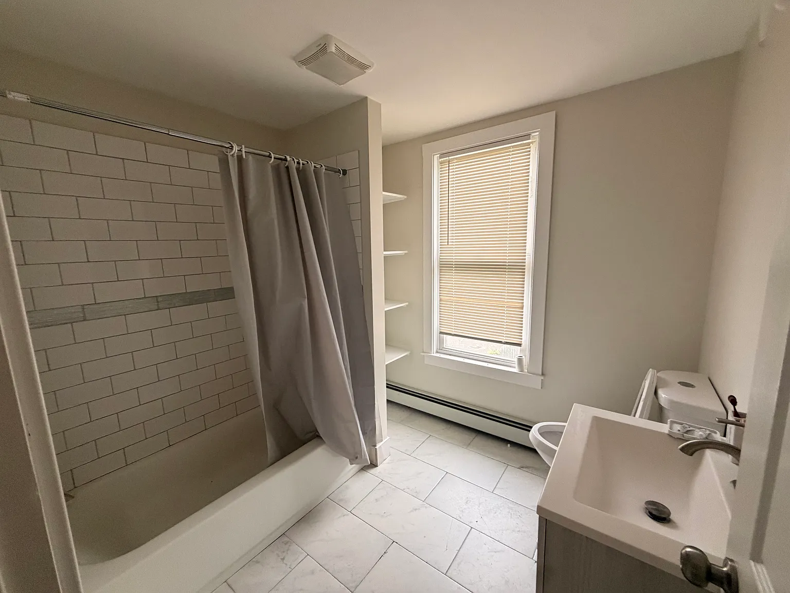2 bed, 1300 sqft, $1,800 — Photo 1