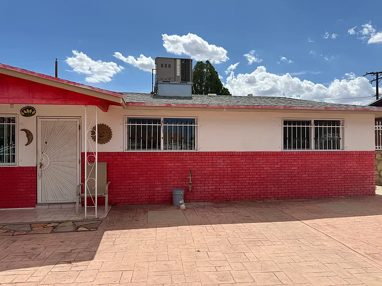 5012 Royal Dr — Photo 3